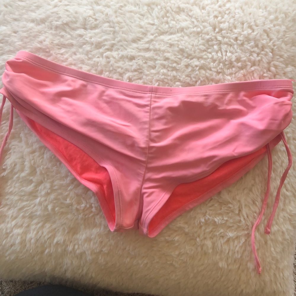 🌸BOGO Pink bikini bottoms with adjustable sides